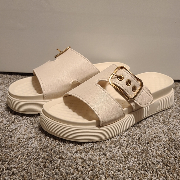 Platform Sandals - Picture 1 of 3